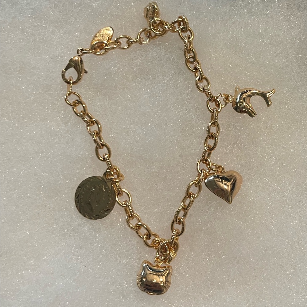 Gold tone bracelet Charm